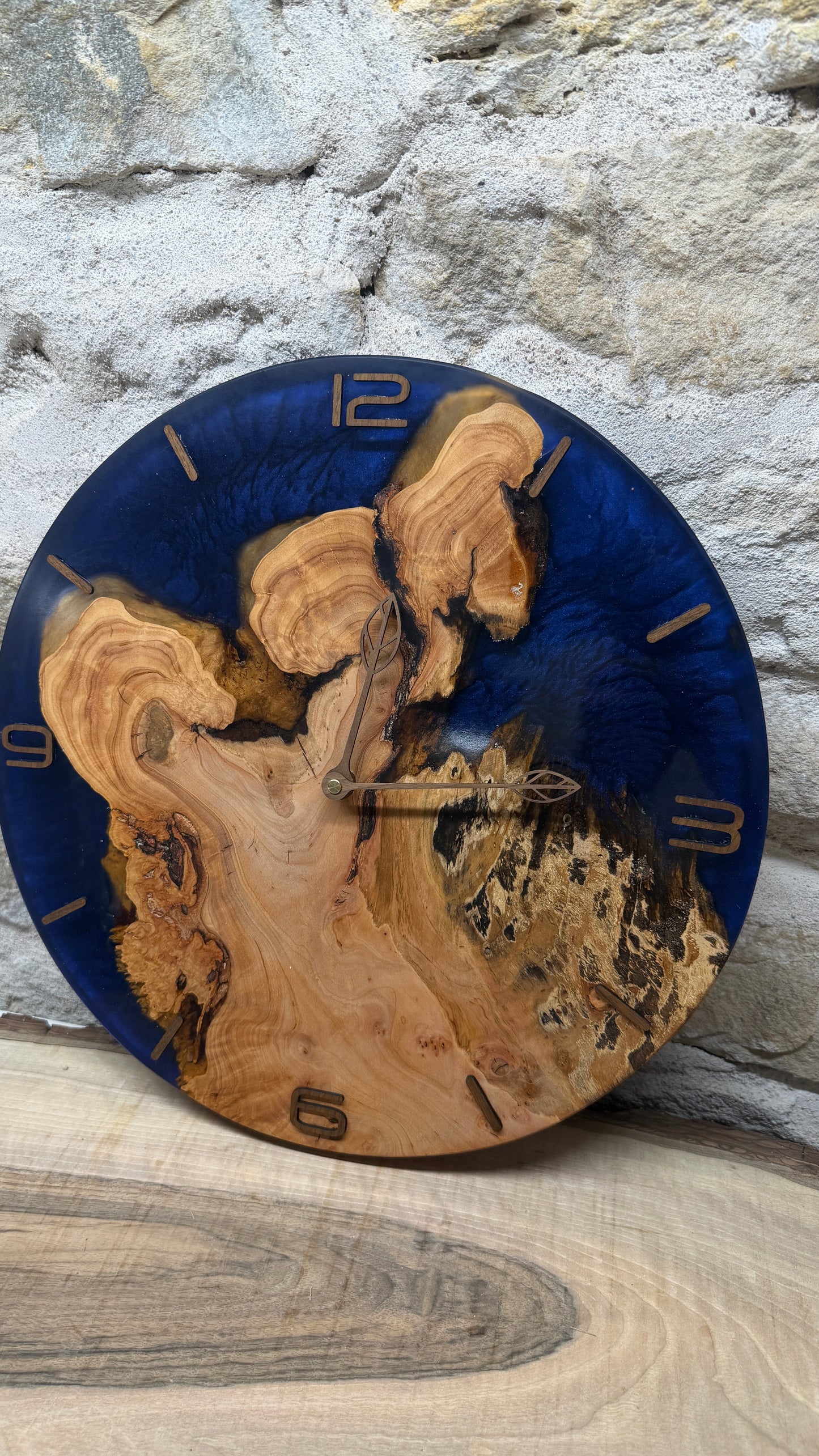 Horloge en loupe d’aulne