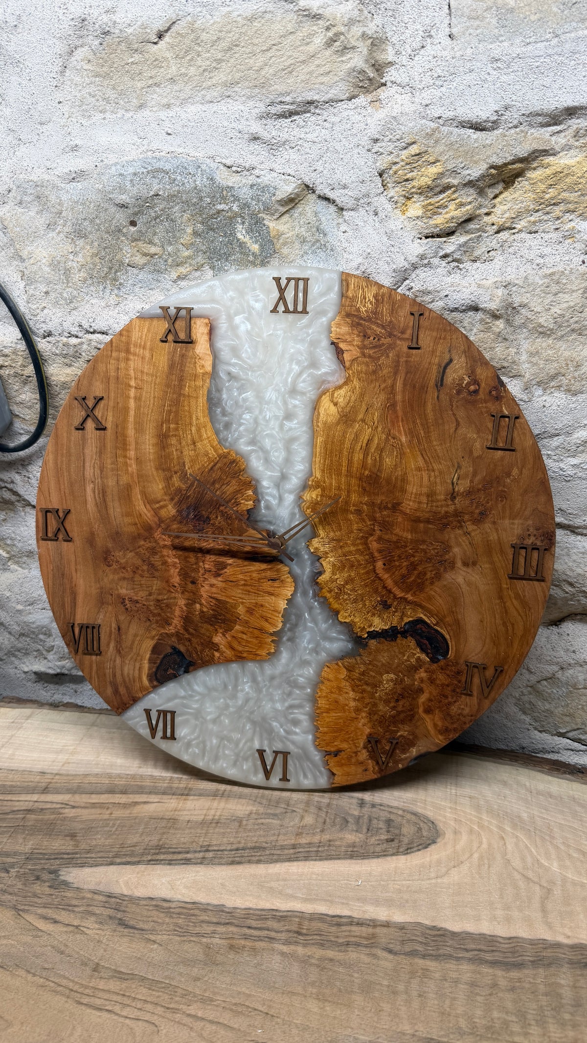 Horloge en loupe d’aulne