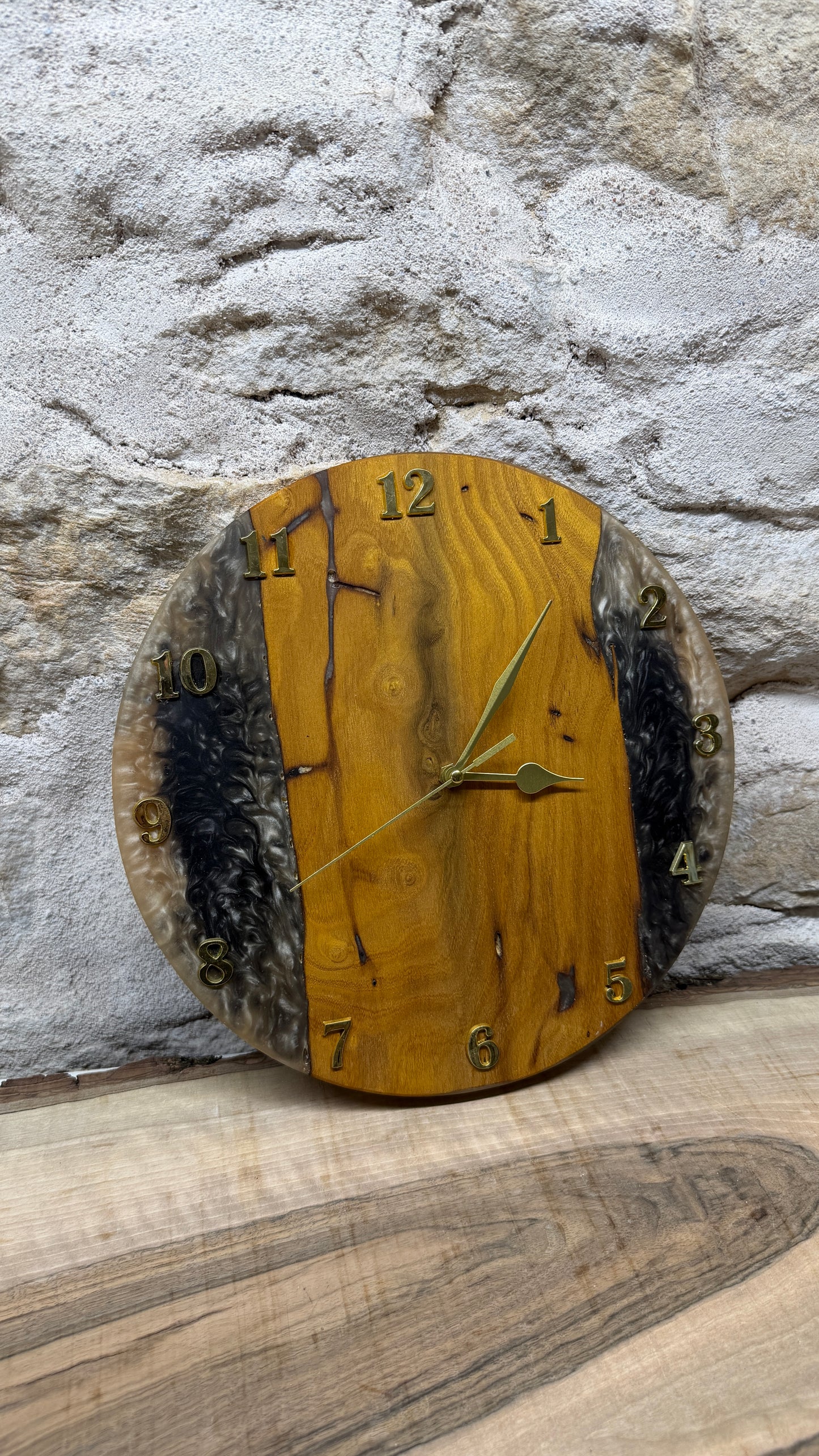 horloge en murier et résine époxy