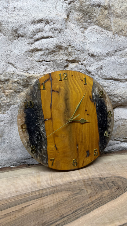 horloge en murier et résine époxy