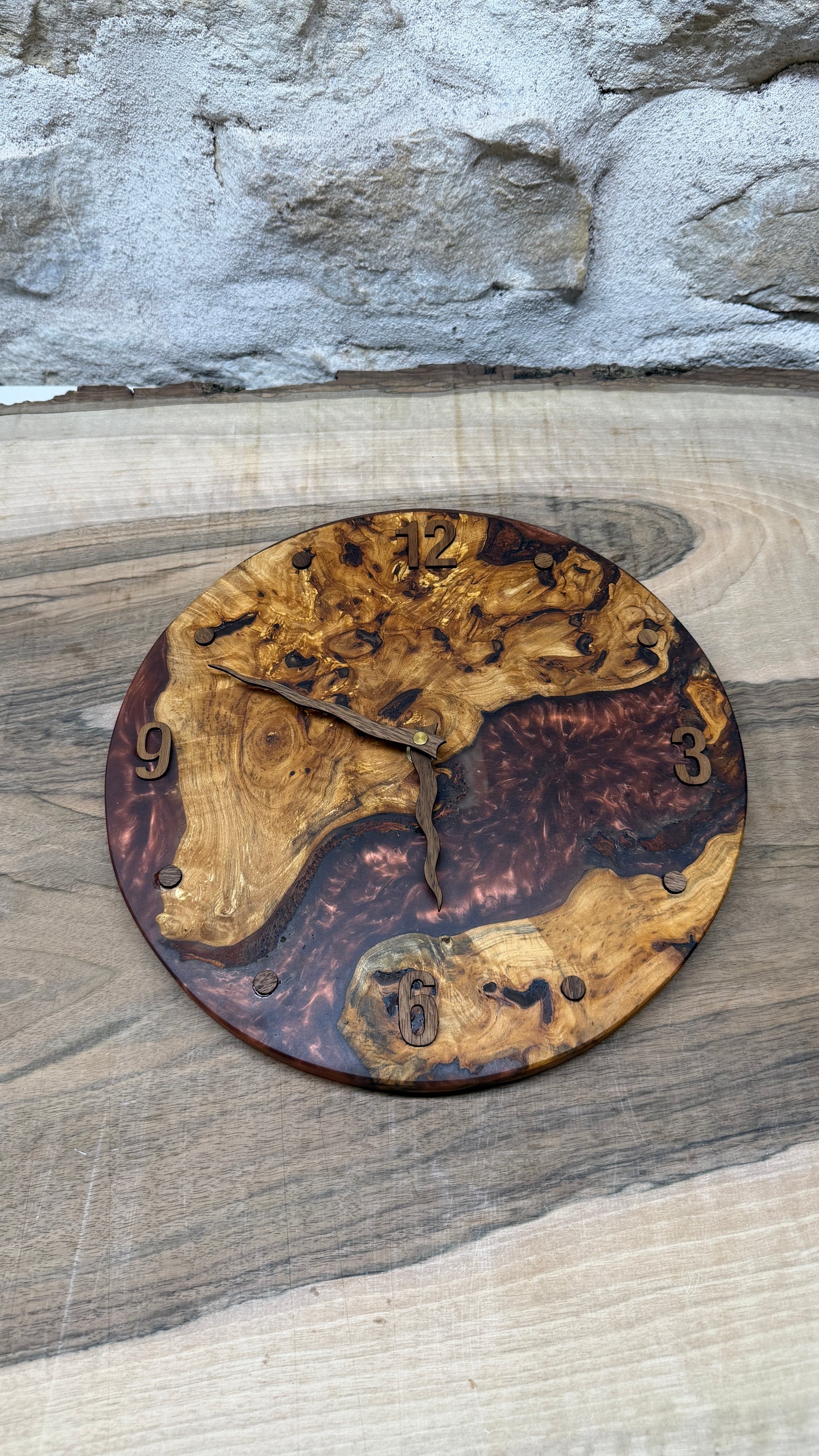 Horloge en poirier