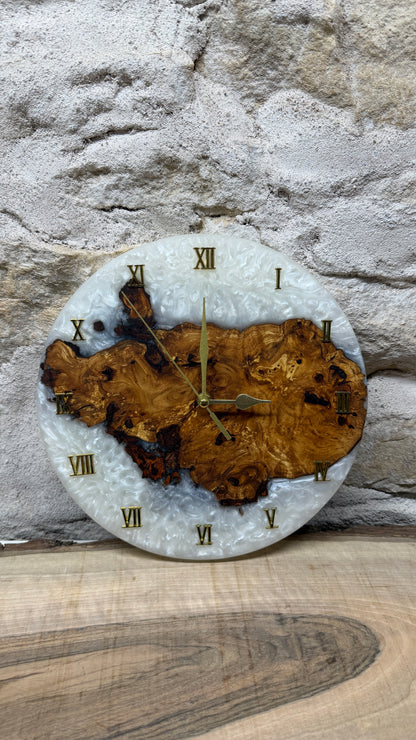 Horloge en poirier