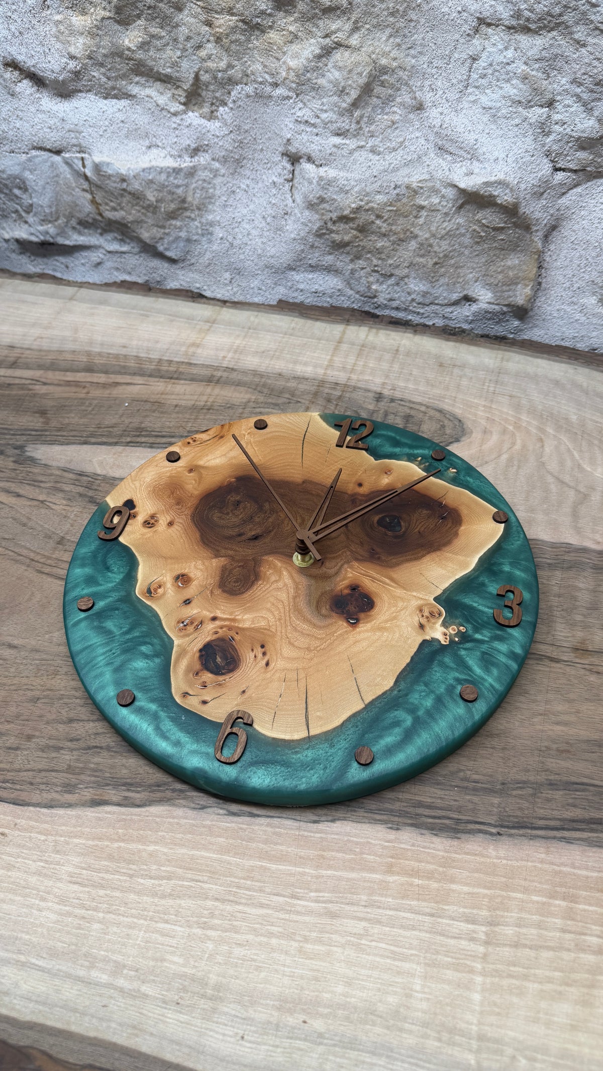 Horloge en orme noir