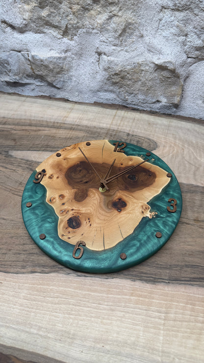 Horloge en orme noir