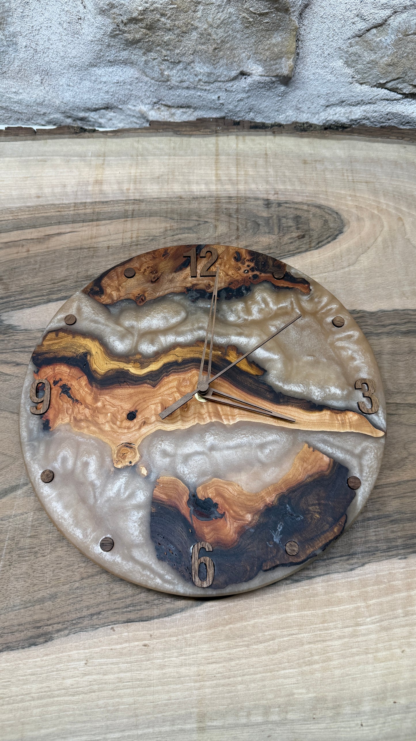 Horloge en orme noir