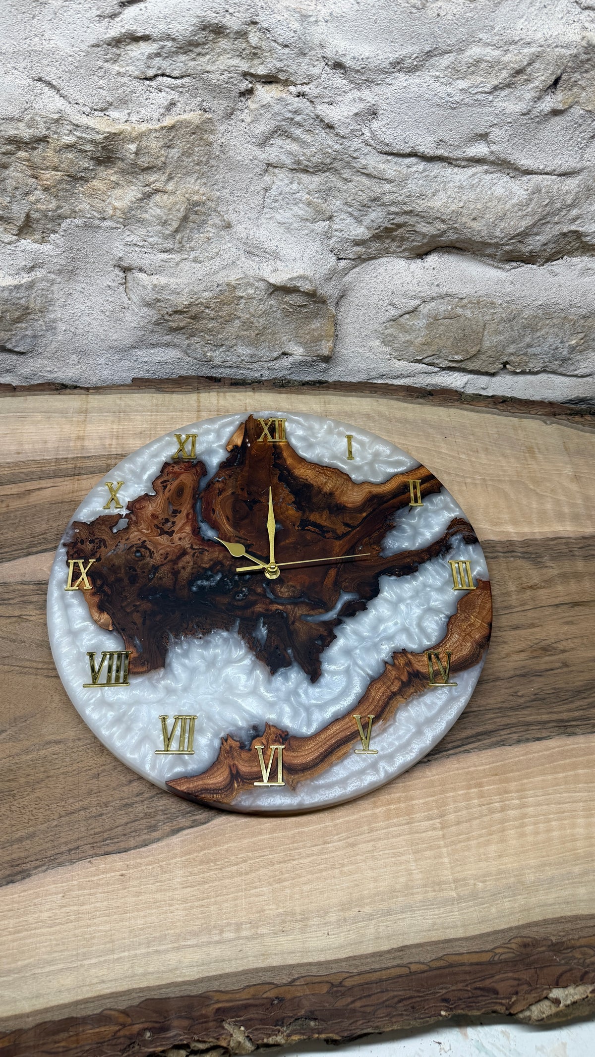 Horloge en orme noir