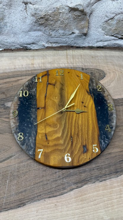 horloge en murier et résine époxy