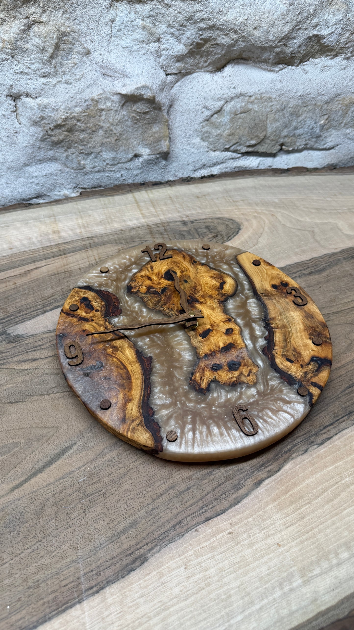 Horloge en poirier