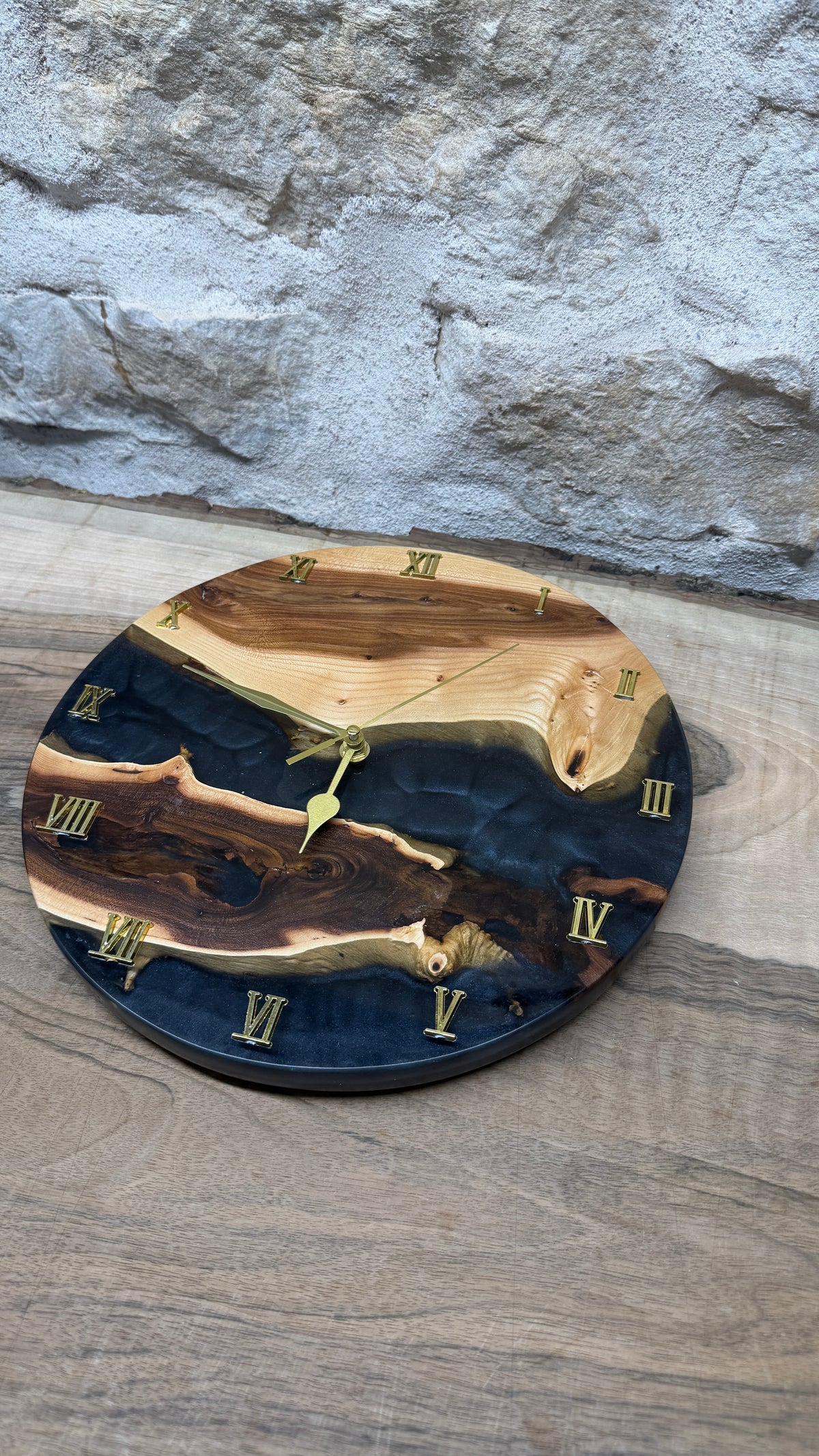 Horloge en orme noir