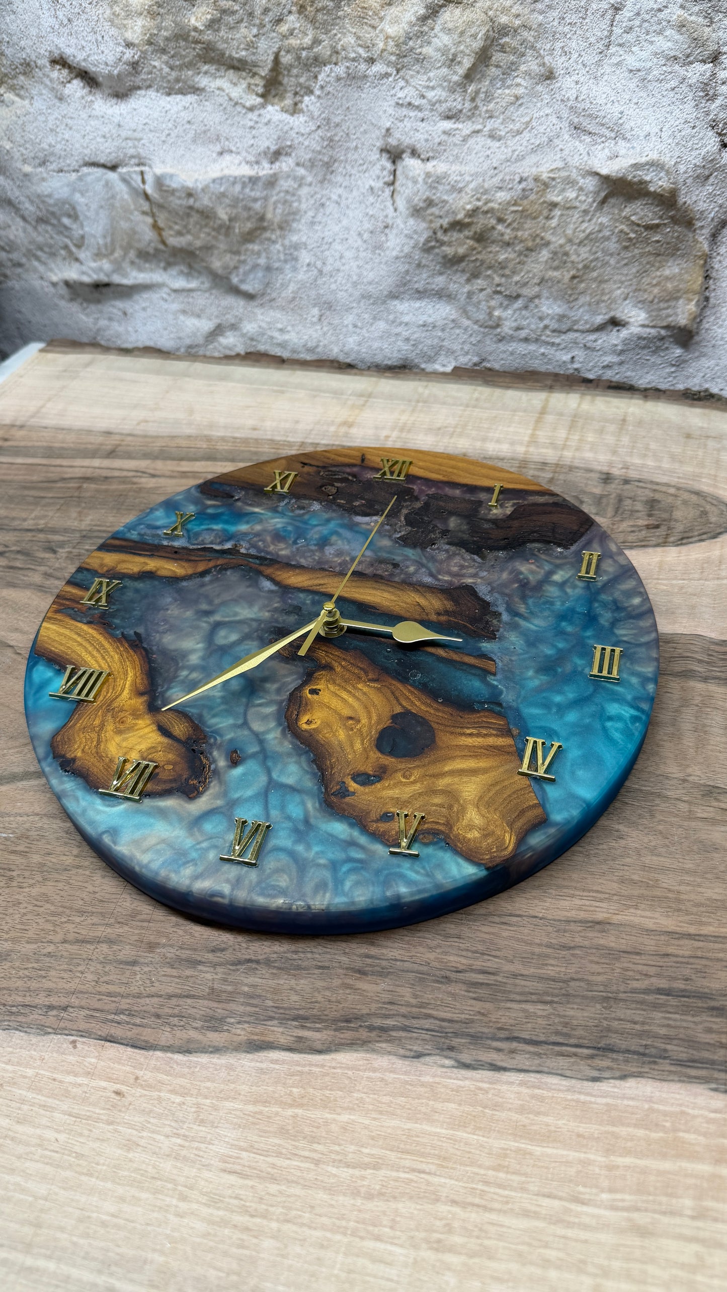 horloge en murier et résine époxy