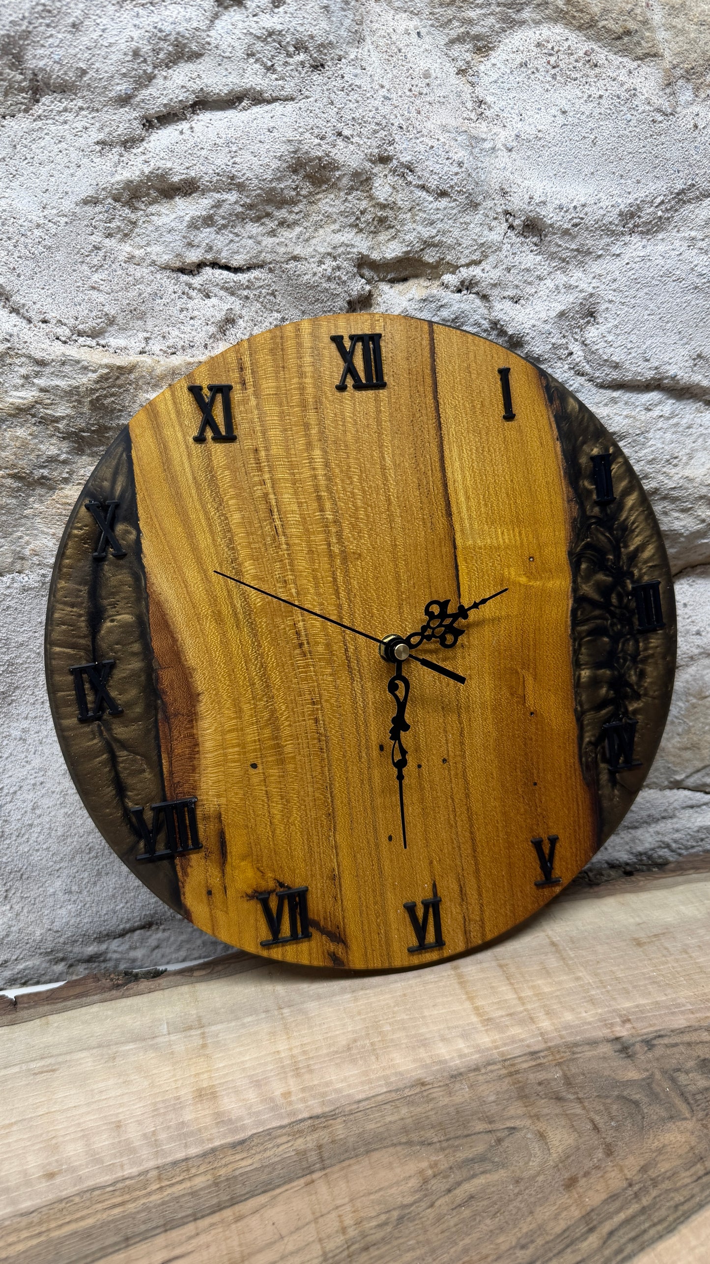 horloge en murier et résine époxy