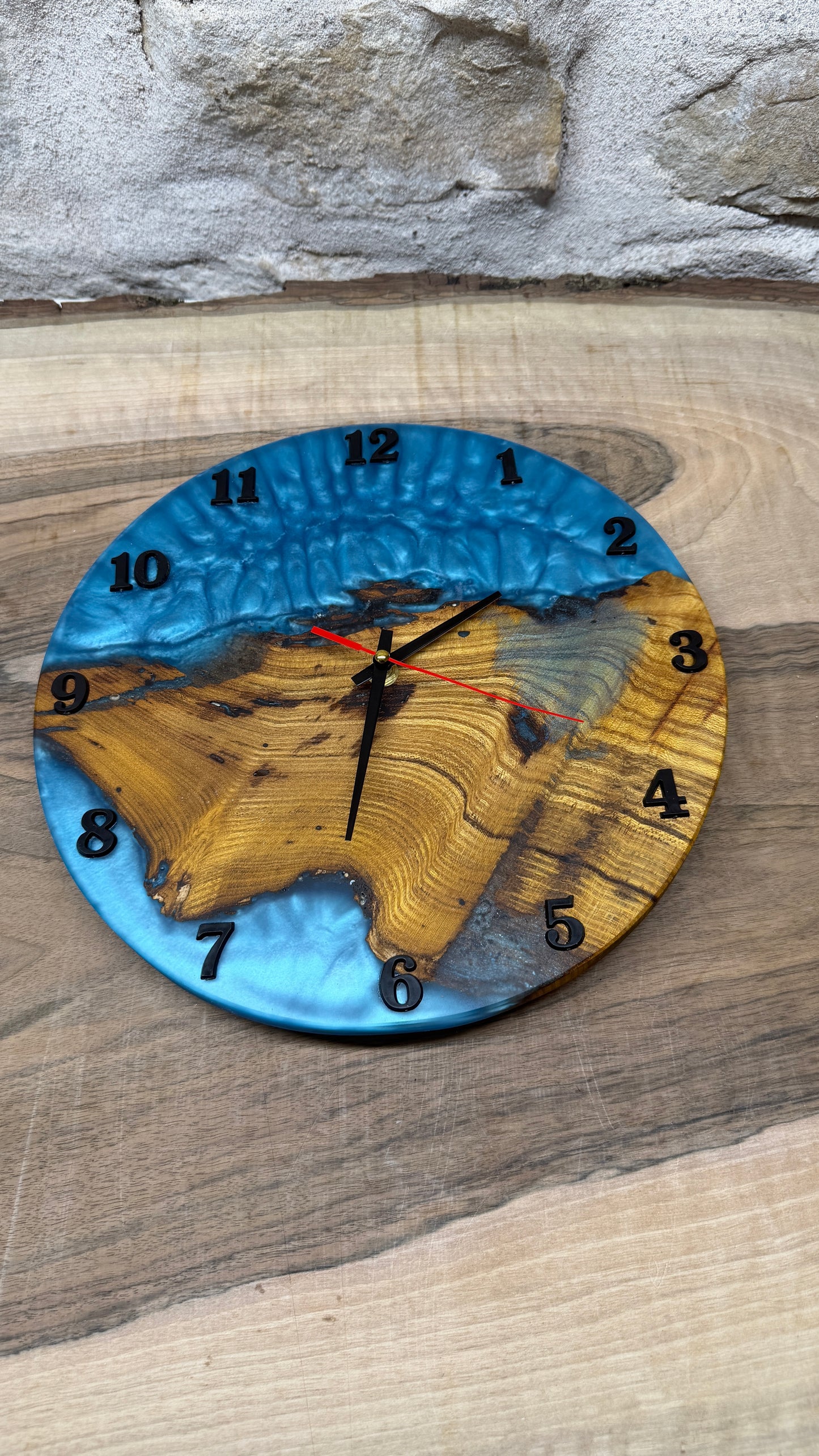 horloge en murier et résine époxy