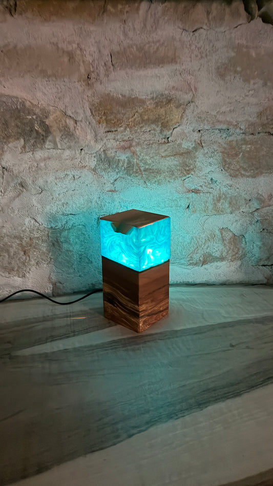 Lampe en pommier/résine époxy