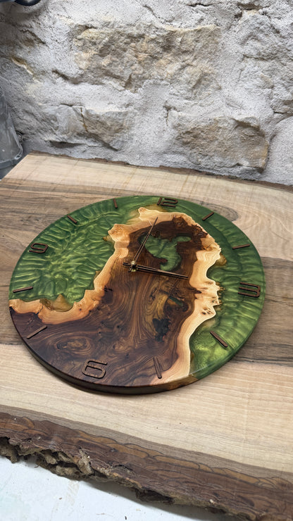 Horloge en orme noir