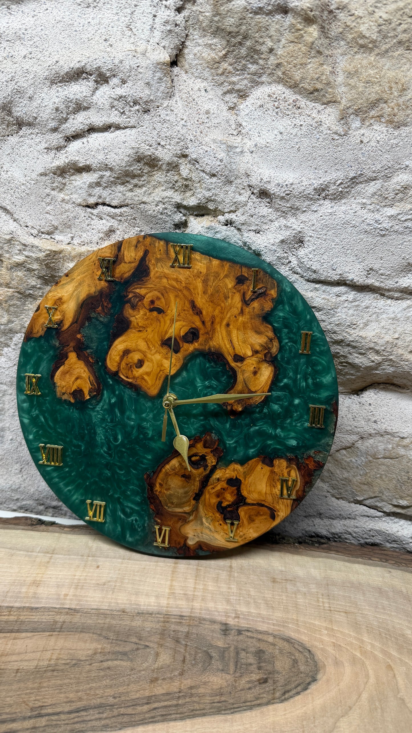 Horloge en poirier