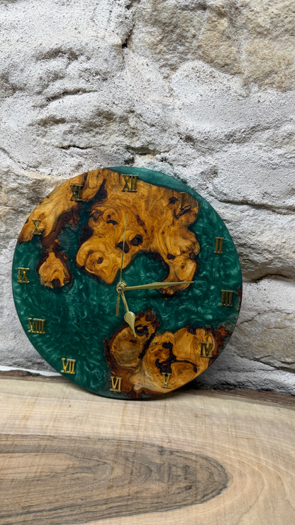 Horloge en poirier