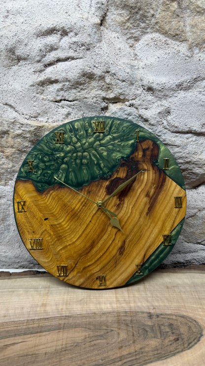 horloge en murier et résine époxy