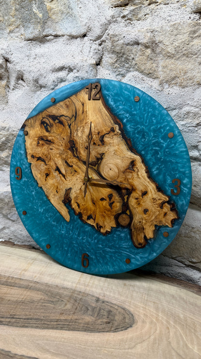 Horloge en poirier