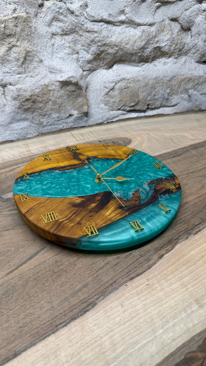 horloge en murier et résine époxy