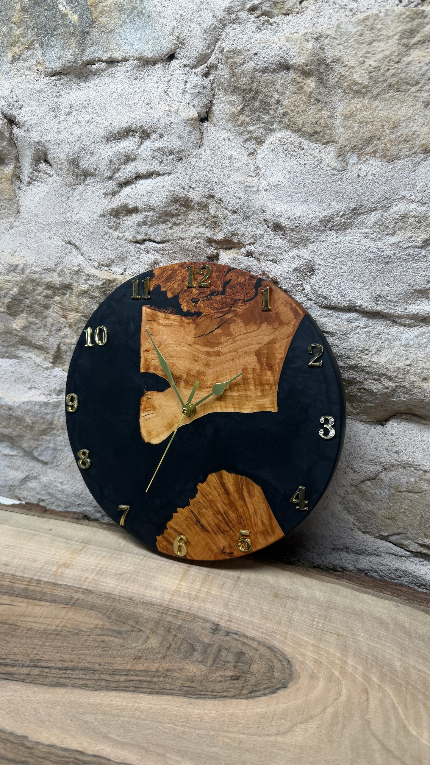 Horloge en loupe d’aulne