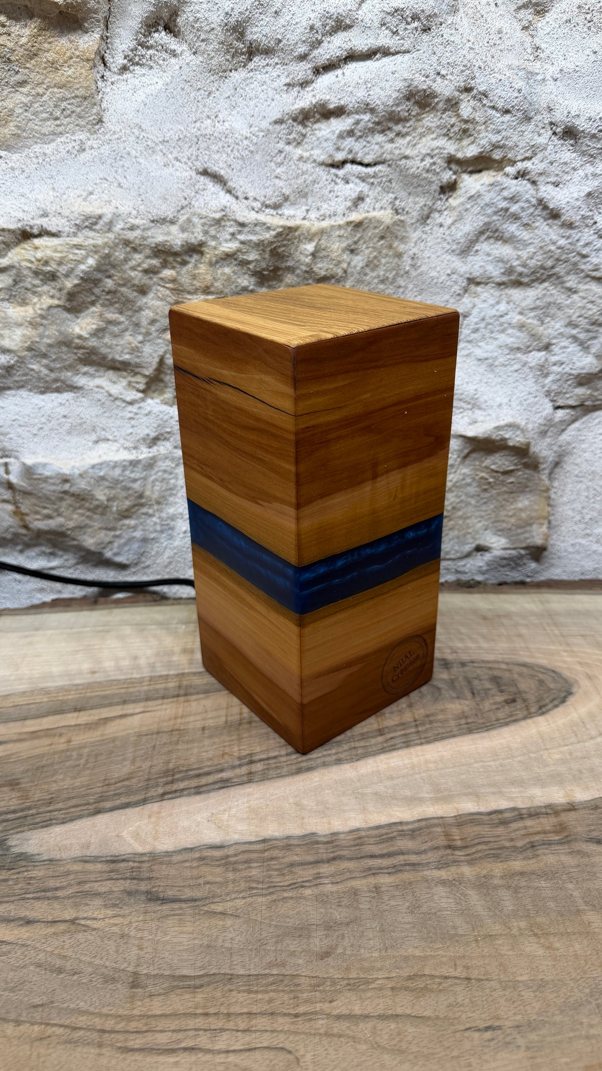 Lampe en pommier/résine époxy
