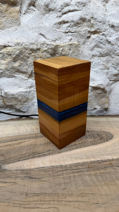 Lampe en pommier/résine époxy