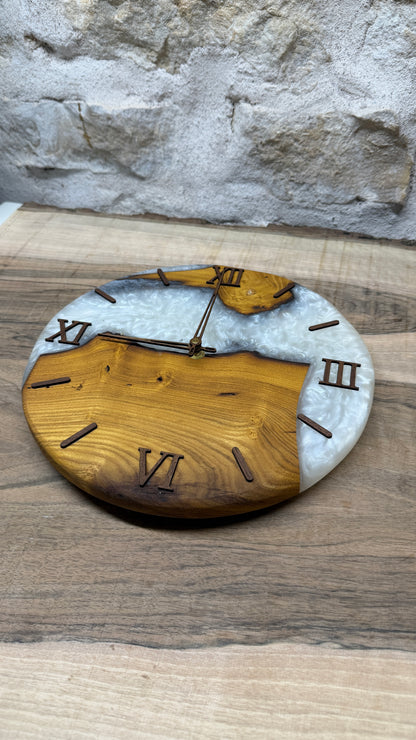 horloge en murier et résine époxy