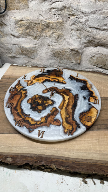 Horloge en orme noir