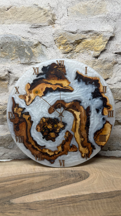 Horloge en orme noir