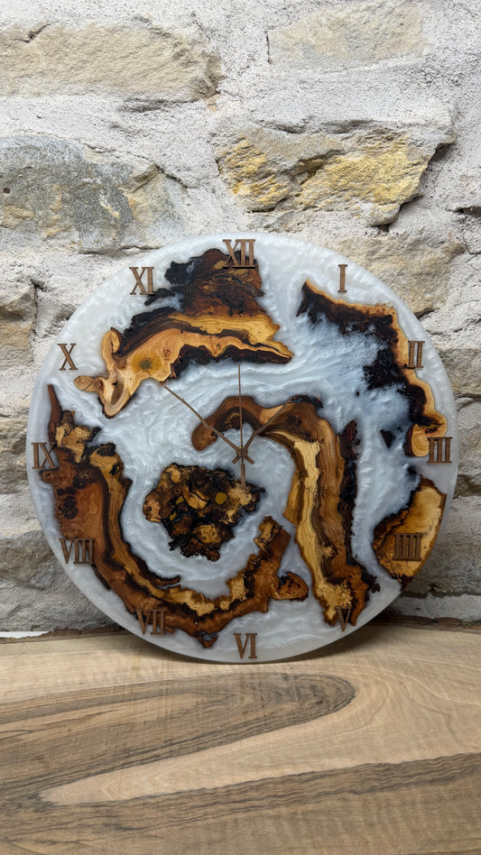 Horloge en orme noir