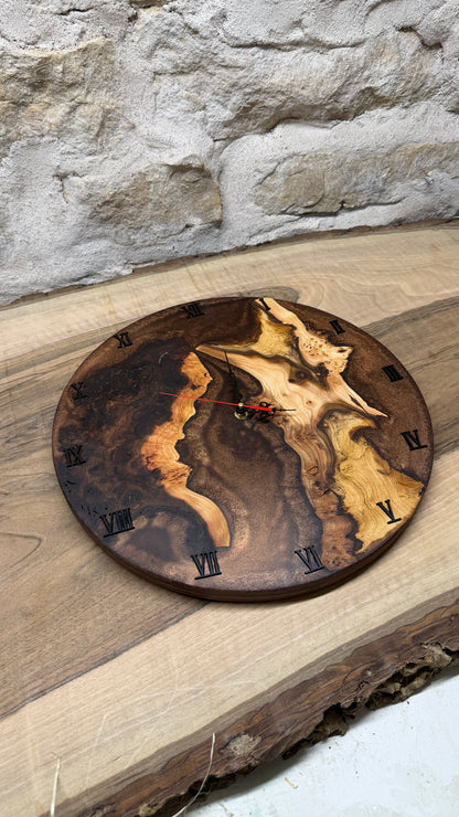 Horloge en orme noir