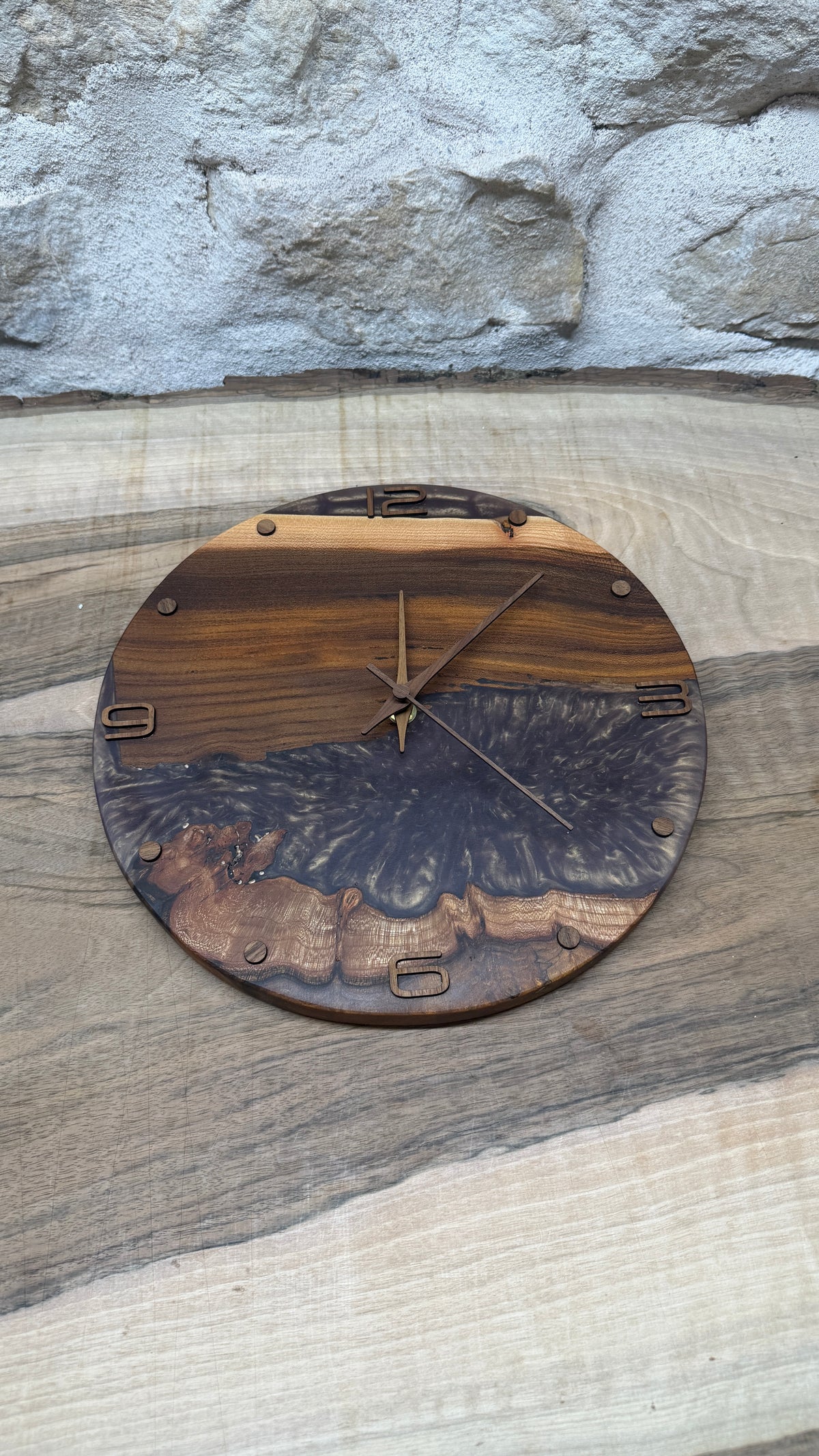 Horloge en orme noir