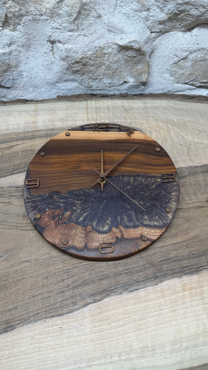 Horloge en orme noir