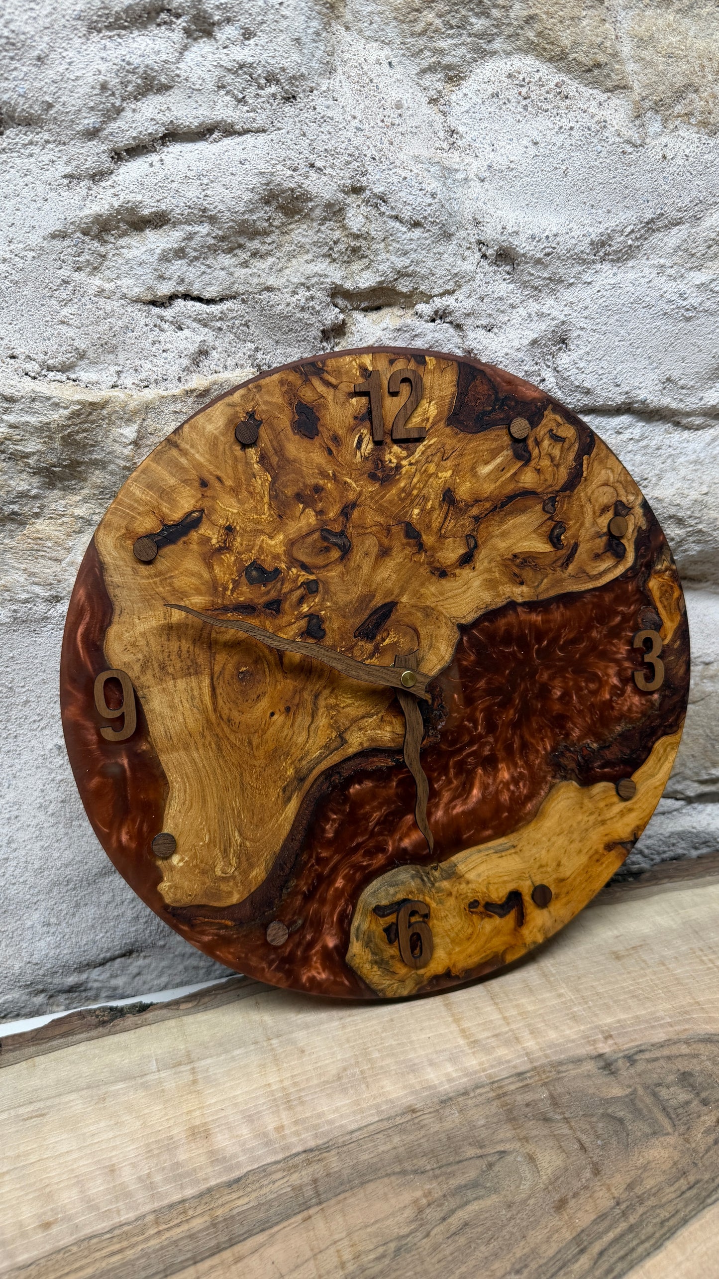 Horloge en poirier