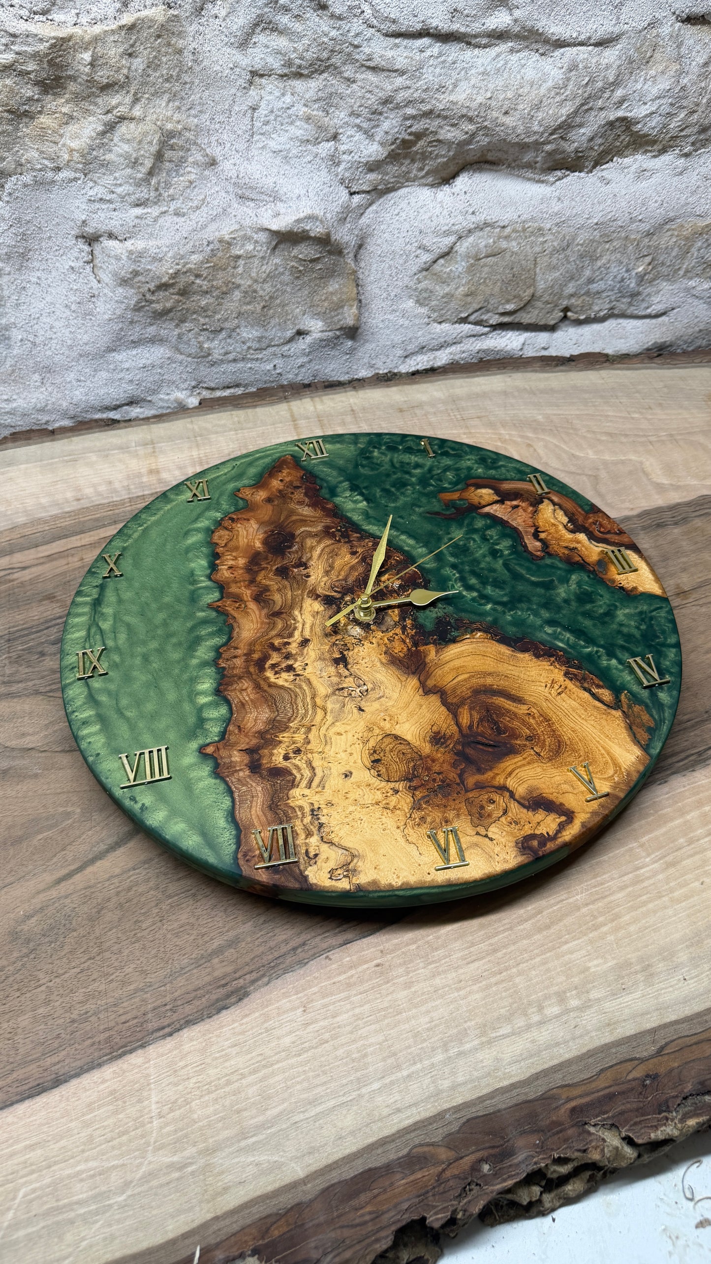 Horloge en orme noir