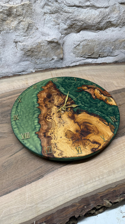 Horloge en orme noir