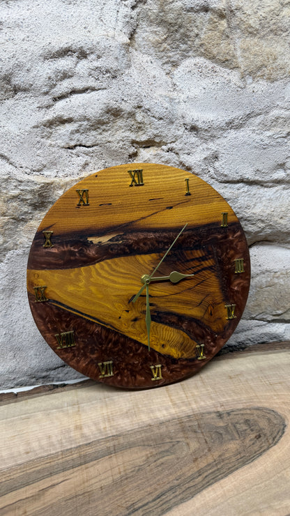 horloge en murier et résine époxy