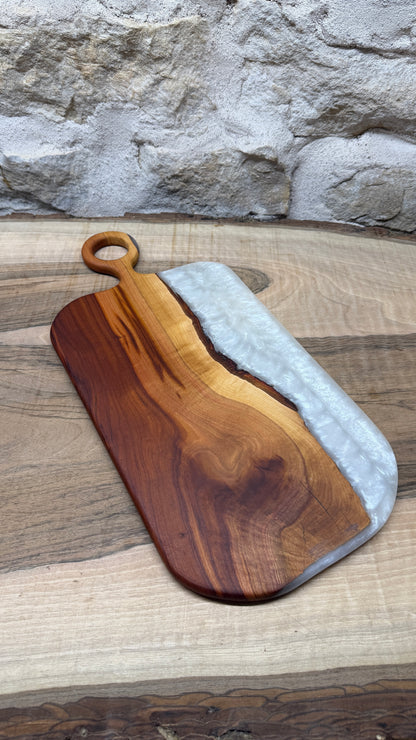 Planches apéritives en prunier/ résine époxy
