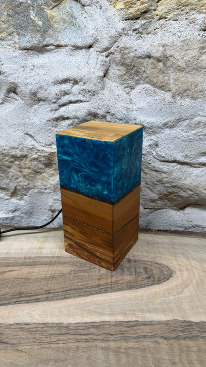 Lampe en pommier/résine époxy