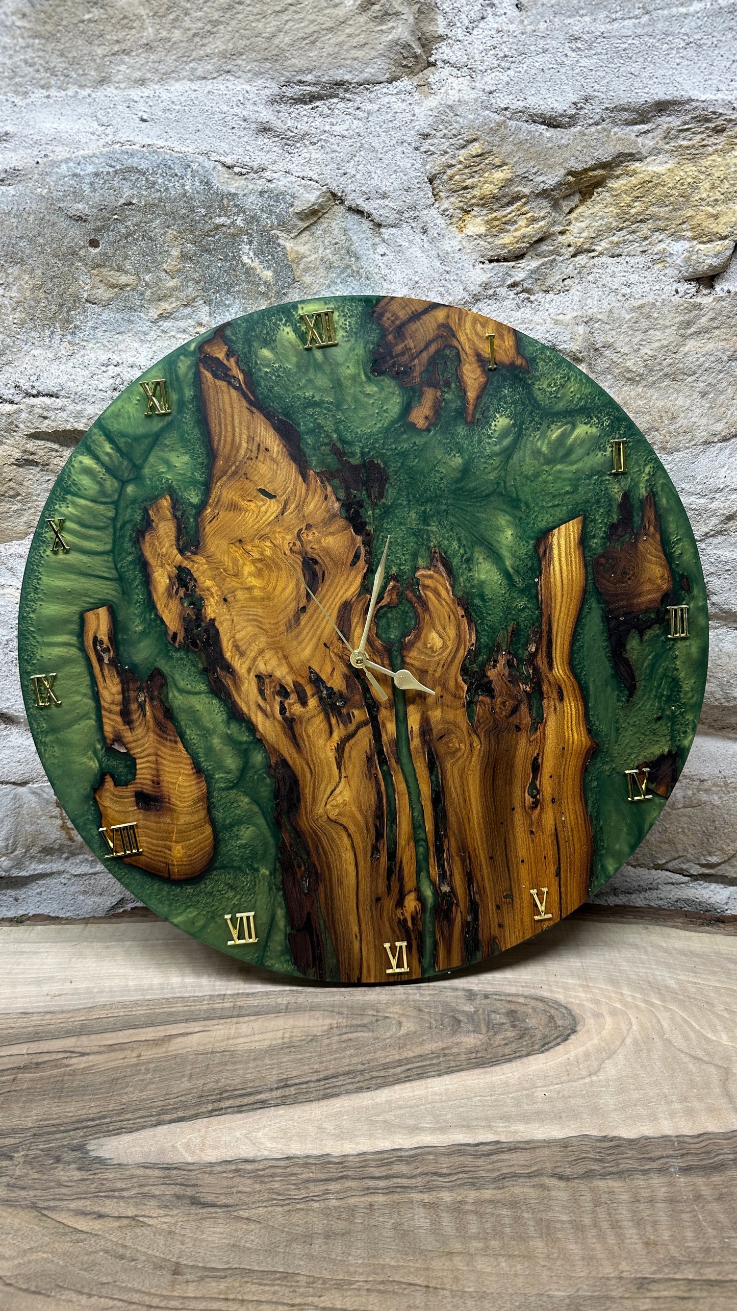 horloge en murier et résine époxy