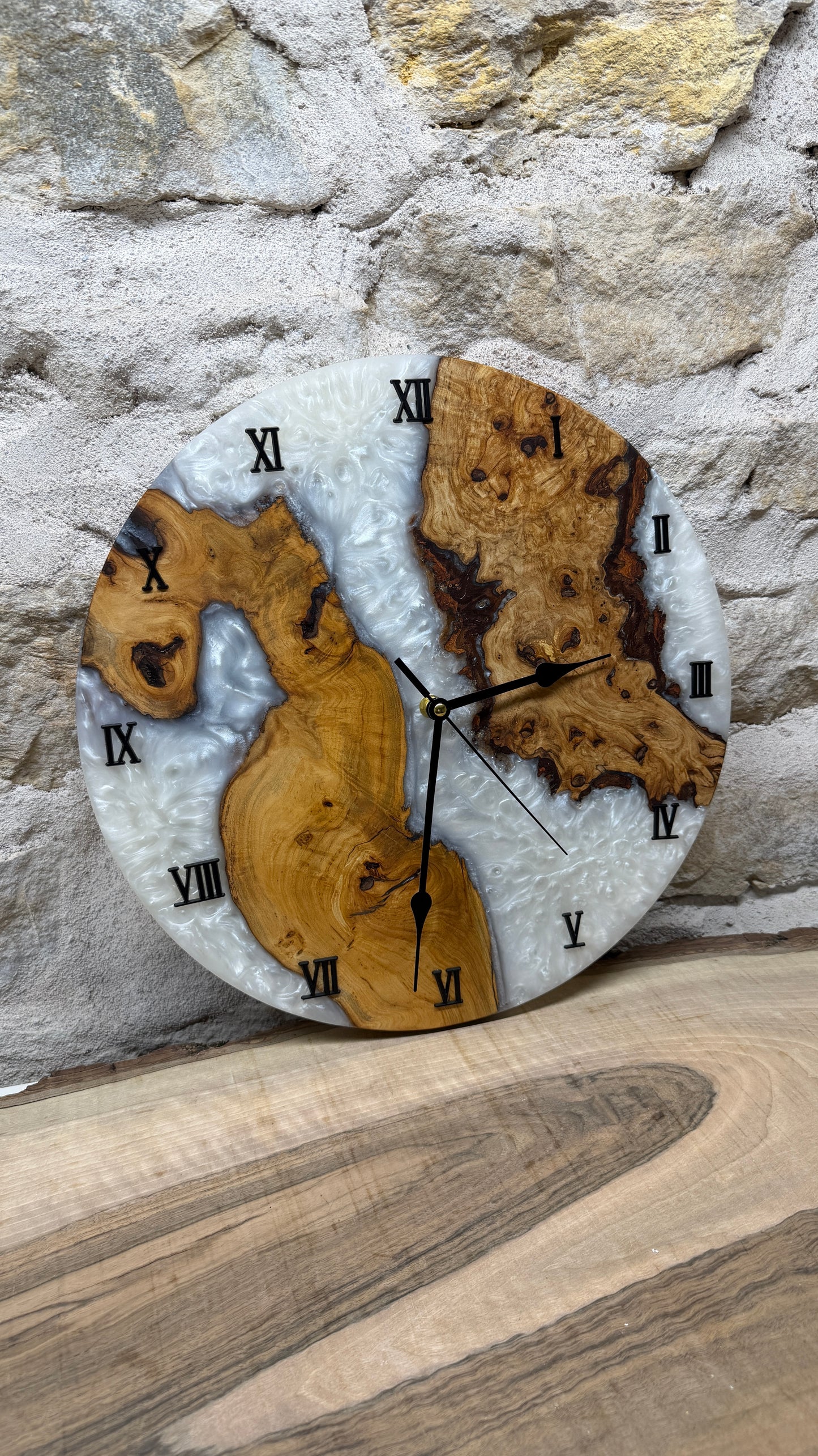 Horloge en poirier