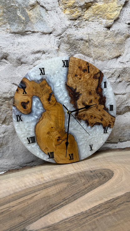 Horloge en poirier