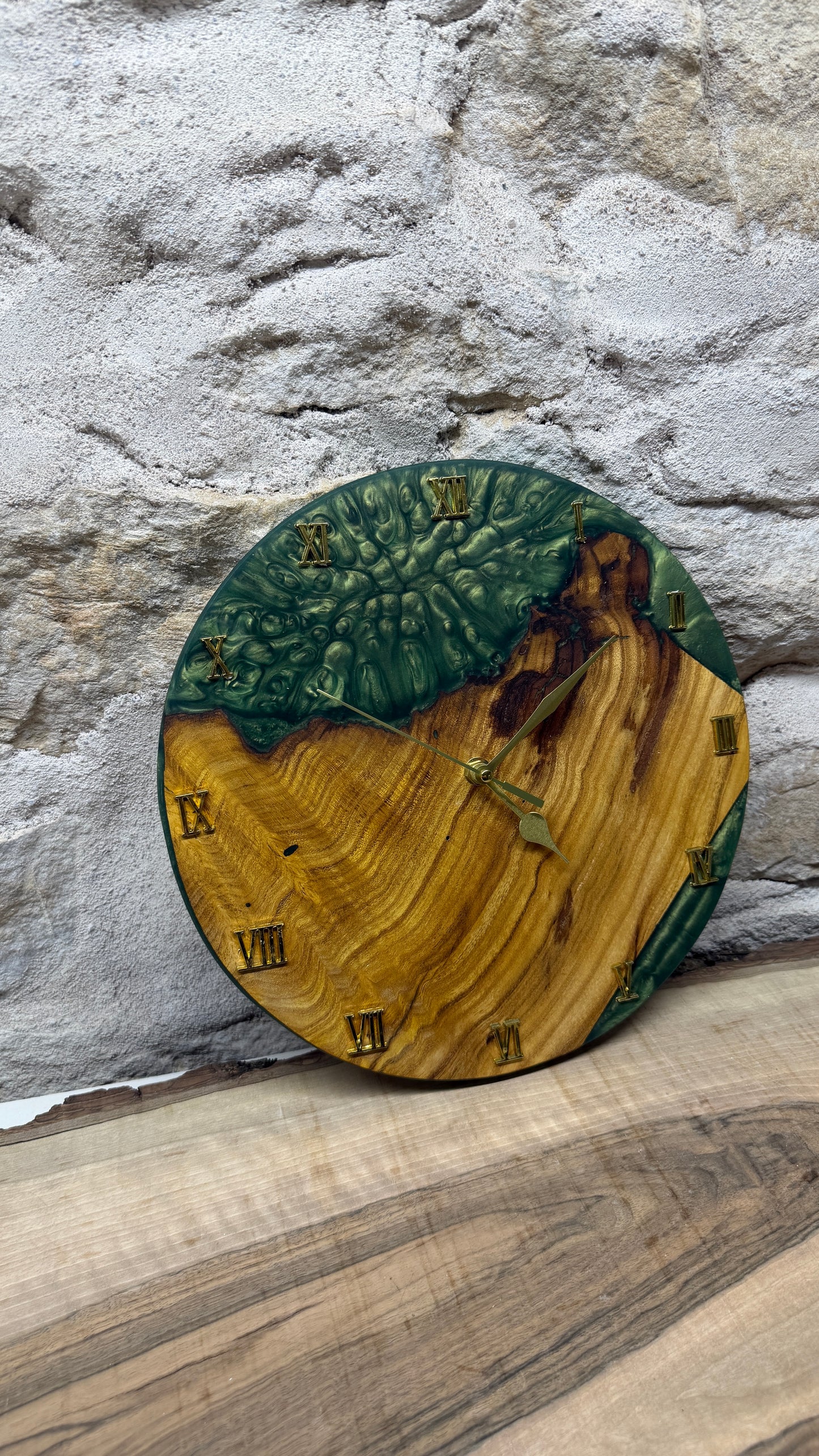 horloge en murier et résine époxy