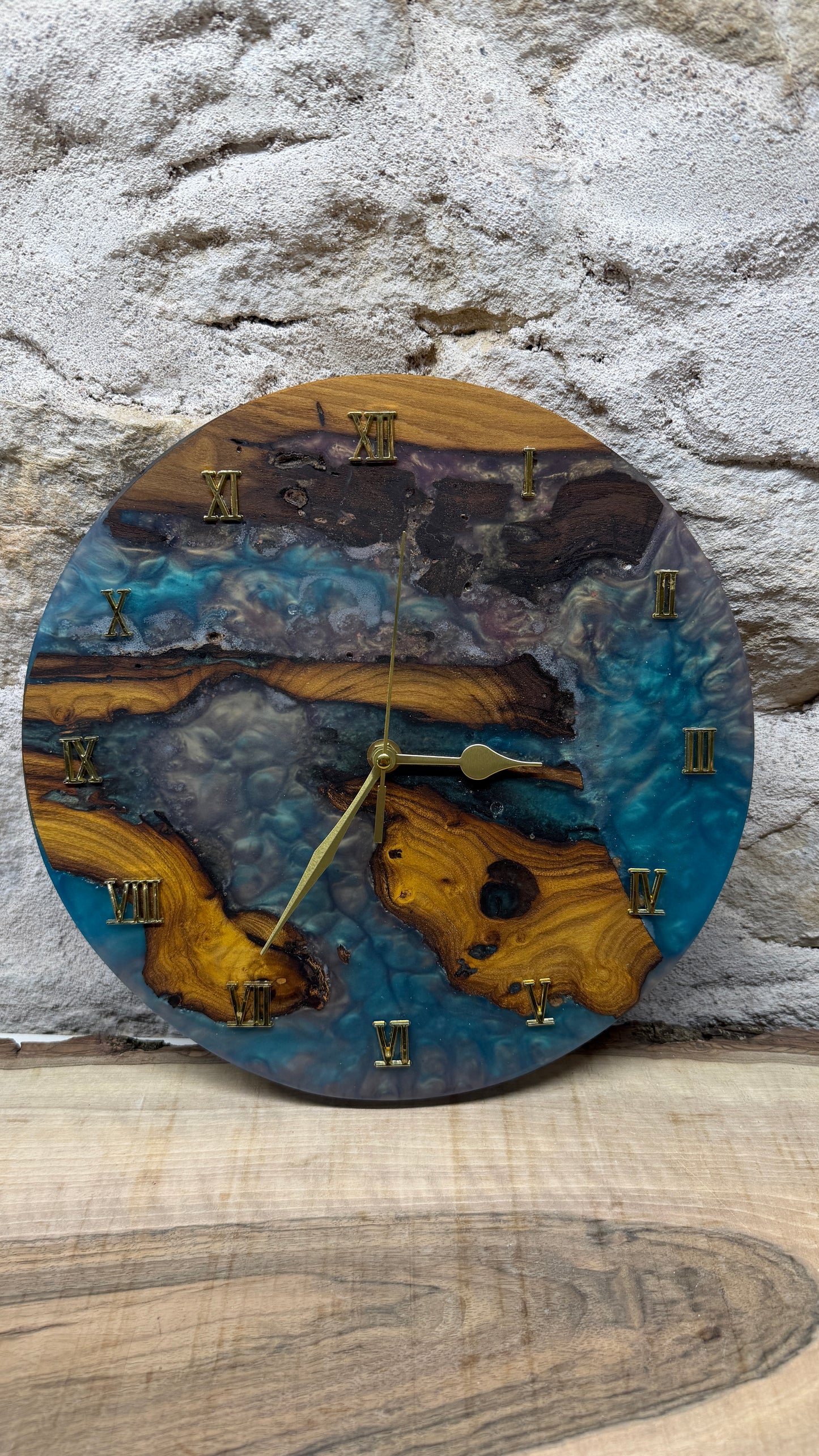 horloge en murier et résine époxy