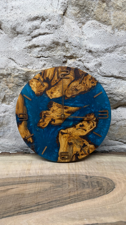 Horloge en poirier
