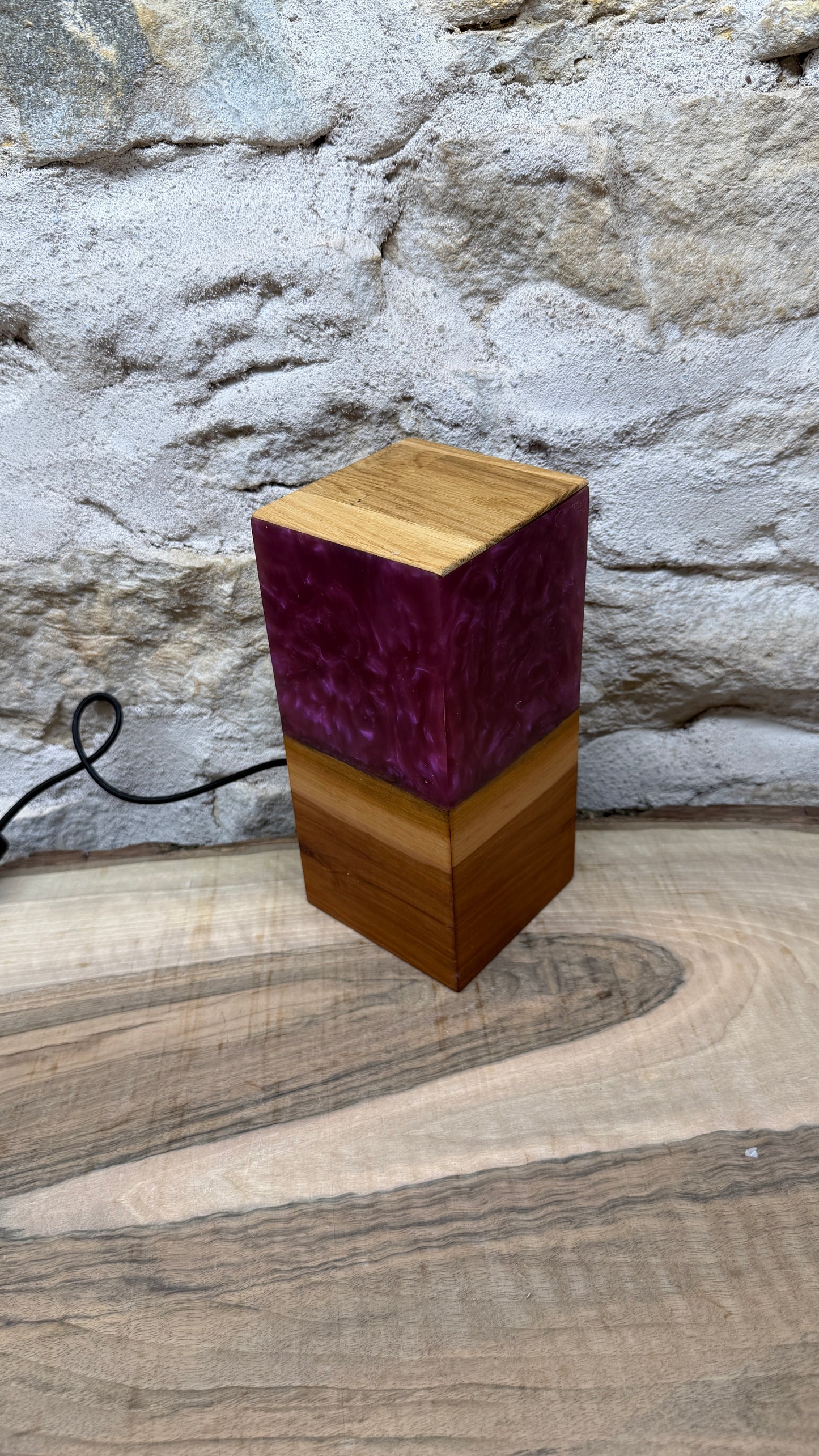Lampe en pommier/résine époxy