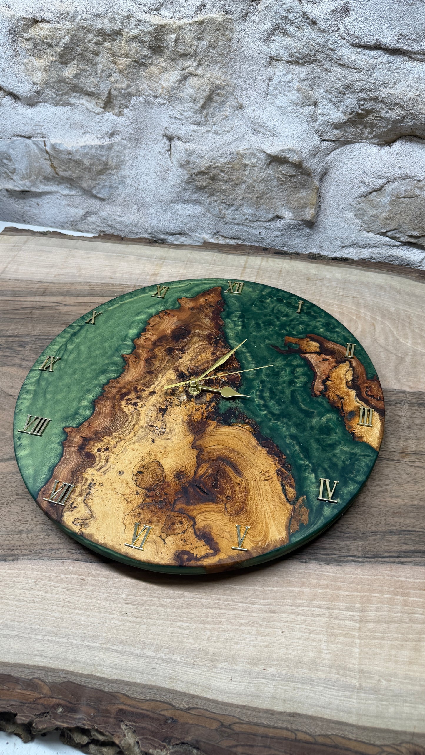 Horloge en orme noir