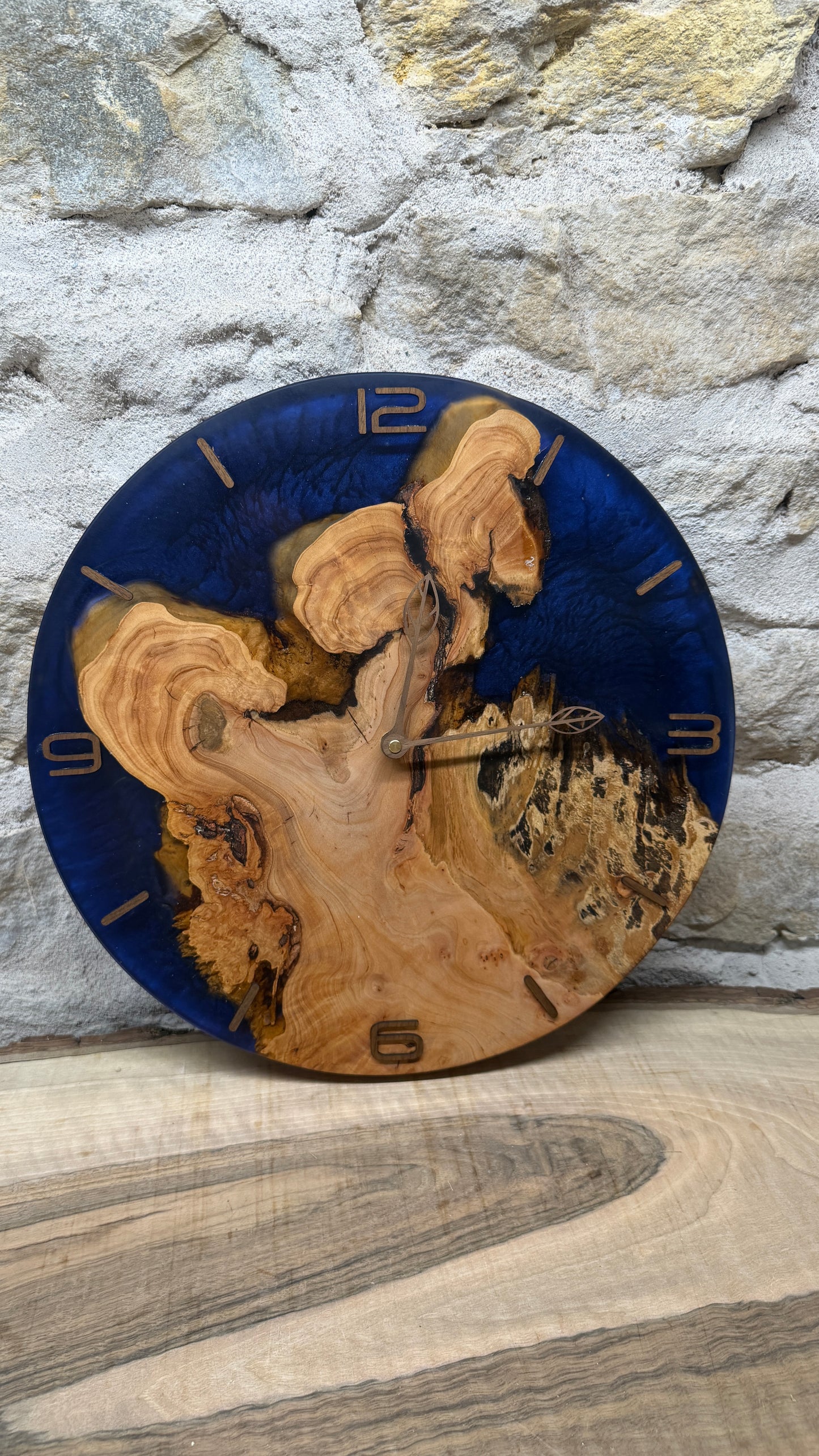 Horloge en loupe d’aulne