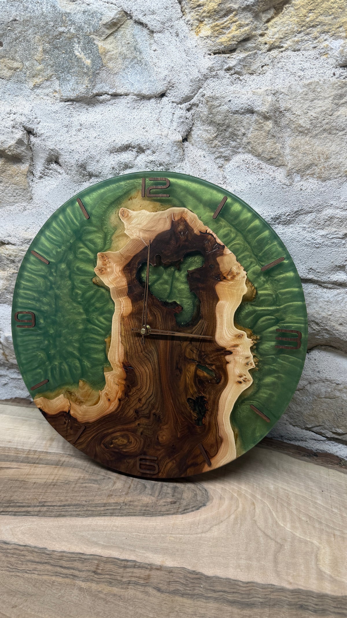 Horloge en orme noir