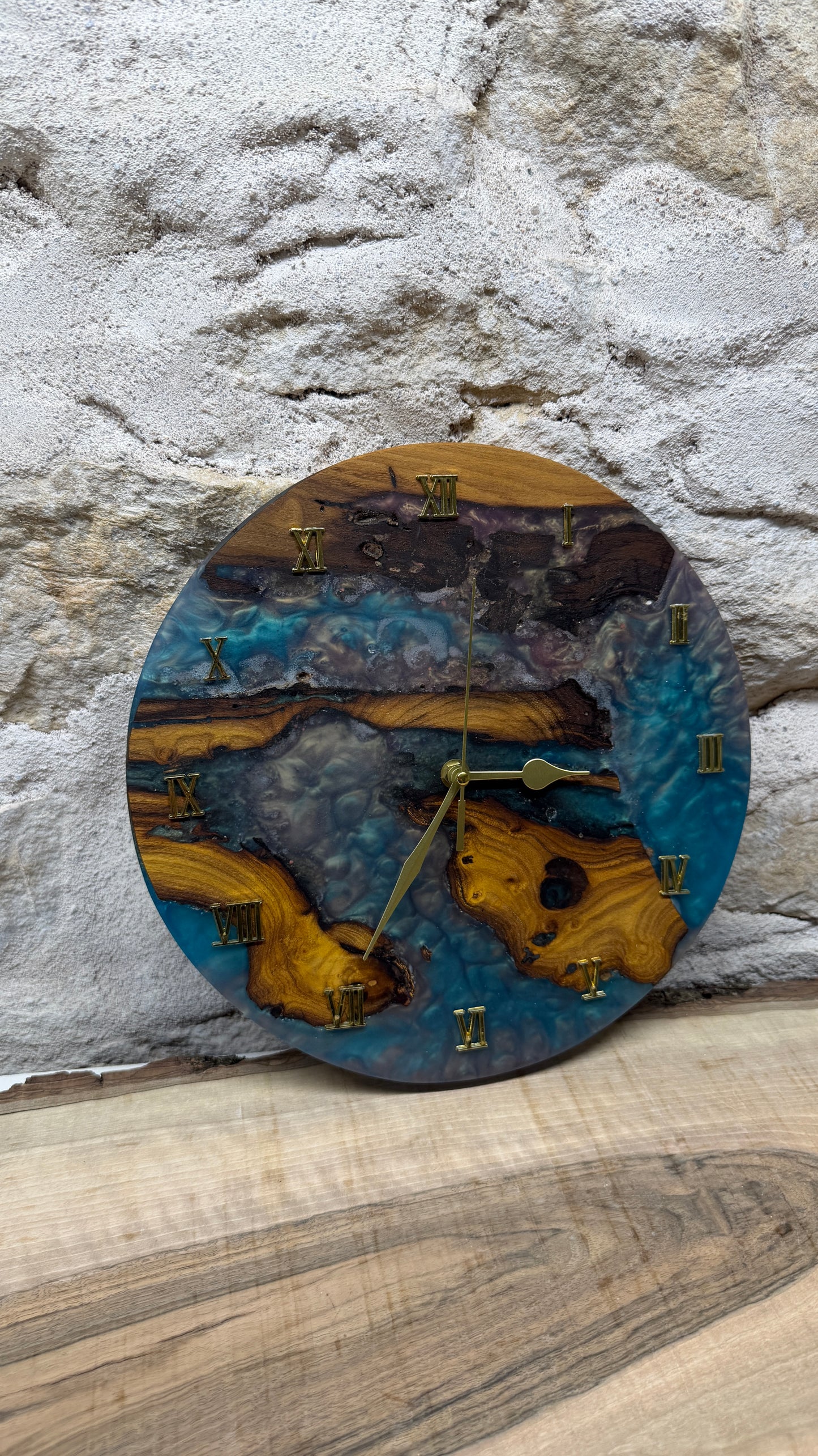 horloge en murier et résine époxy